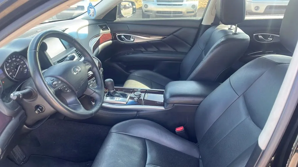 2017 Infiniti Q70 3.7 photo 6