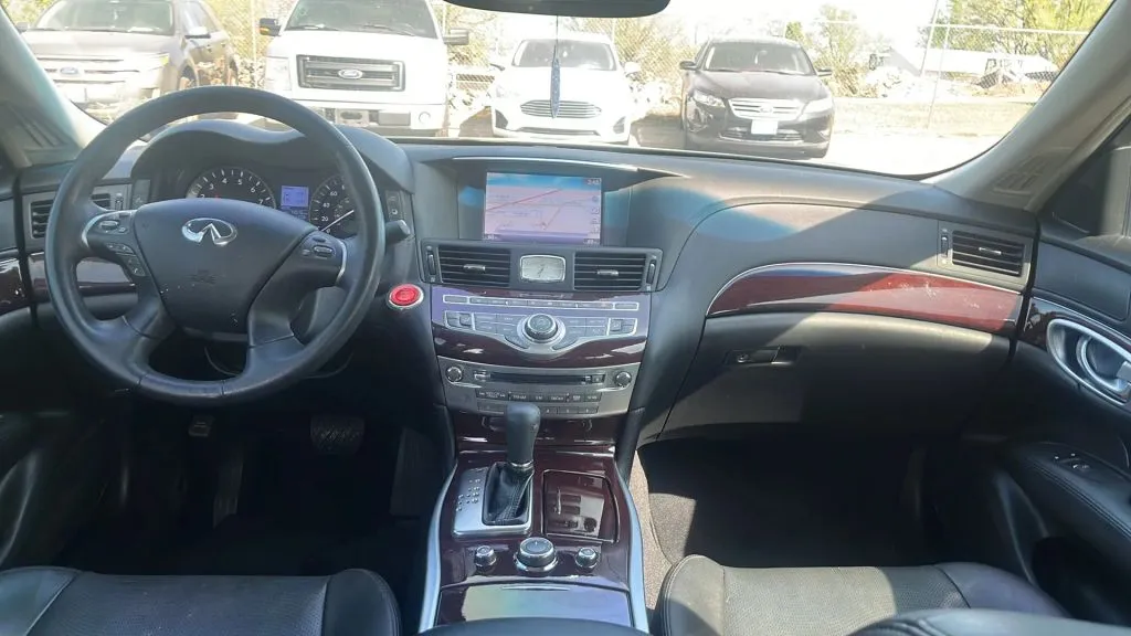 2017 Infiniti Q70 3.7 photo 20