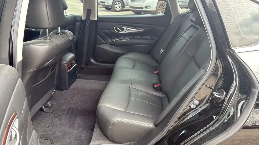2017 Infiniti Q70 3.7 photo 5
