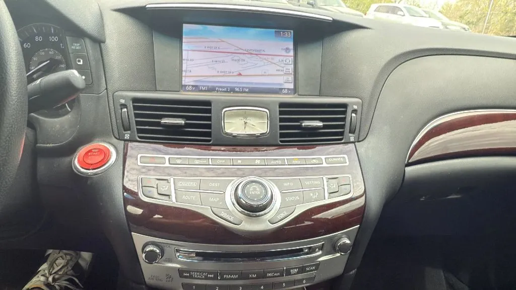 2017 Infiniti Q70 3.7 photo 29