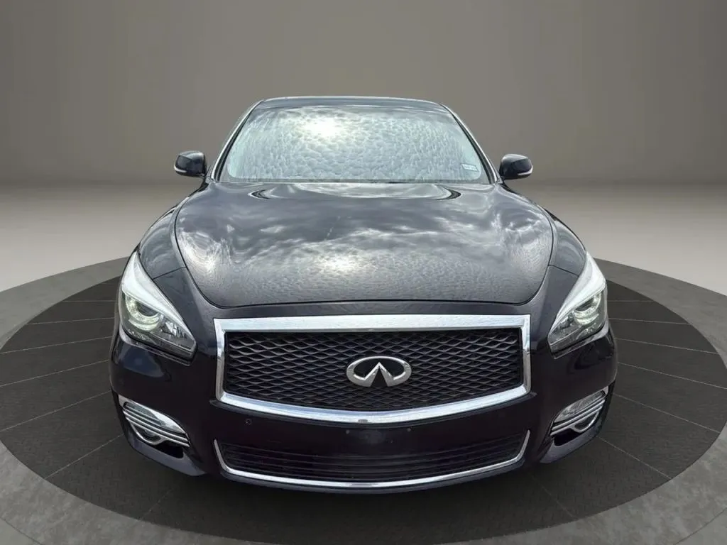2017 Infiniti Q70 3.7 photo 16