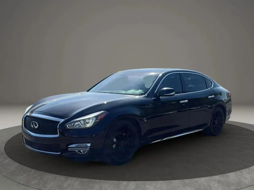 2017 Infiniti Q70 3.7 photo 22