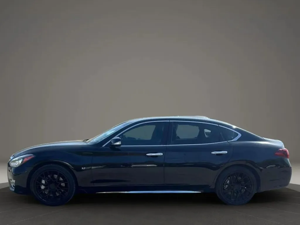 2017 Infiniti Q70 3.7 photo 8