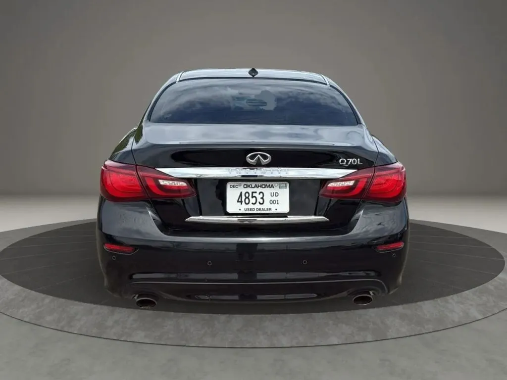 2017 Infiniti Q70 3.7 photo 17