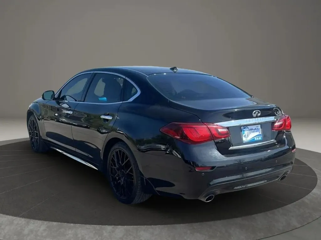 2017 Infiniti Q70 3.7 photo 34