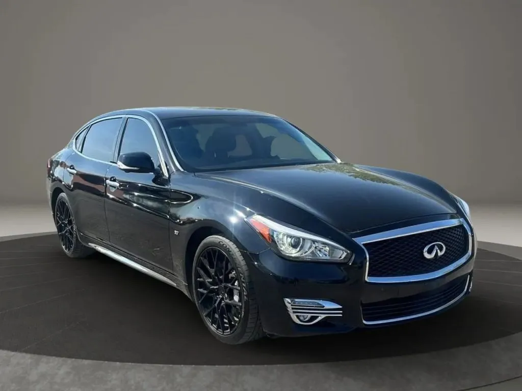 2017 Infiniti Q70 3.7 photo 19