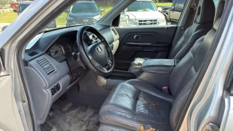 Photos of 2005 Honda Pilot EX-L Sport Utility 4D for sale in Broken Arrow, OK at JT Wholesale Auto, Inc.