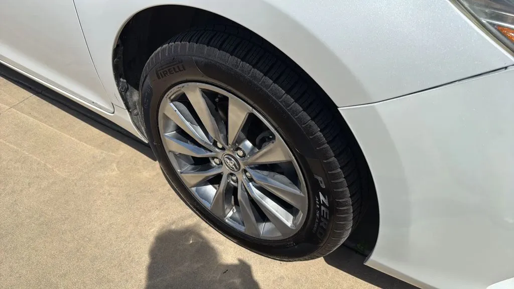 2015 Toyota Camry XLE photo 5