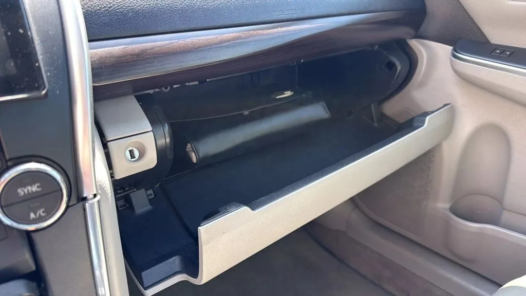 2015 Toyota Camry XLE photo 6