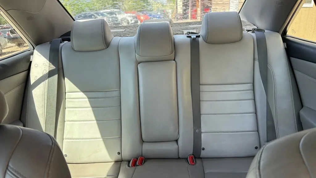 2015 Toyota Camry XLE photo 4
