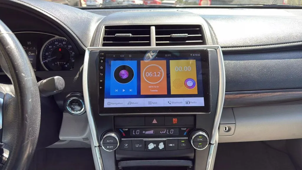 2015 Toyota Camry XLE photo 8