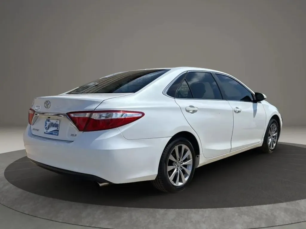 2015 Toyota Camry XLE photo 10