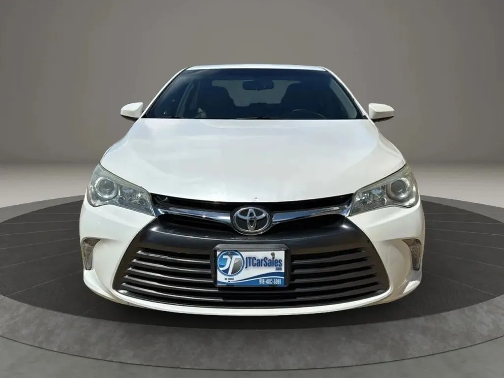 2015 Toyota Camry XLE photo 19