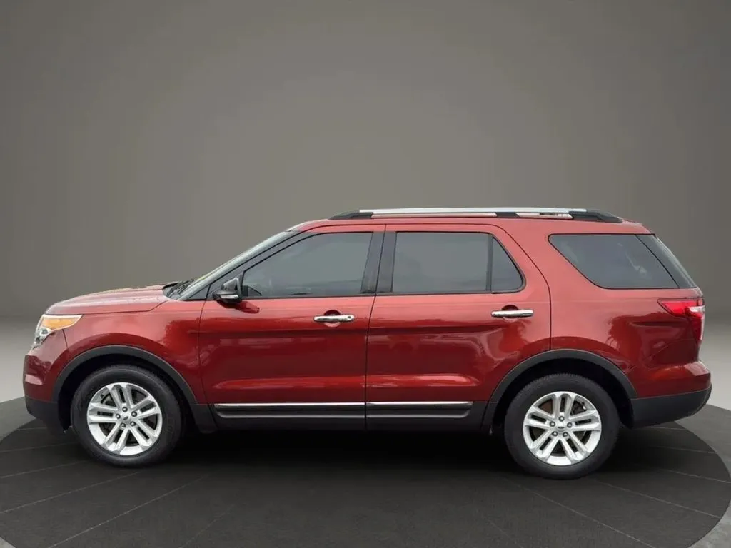 2014 Ford Explorer XLT Sport photo 2