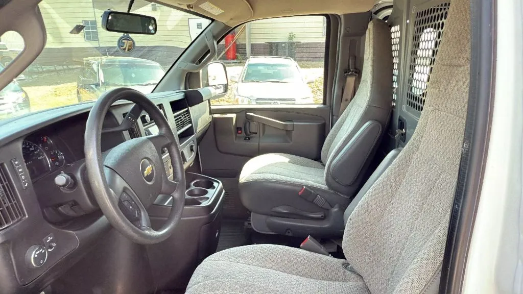 2021 Chevrolet Express 2500 Cargo Van photo 4