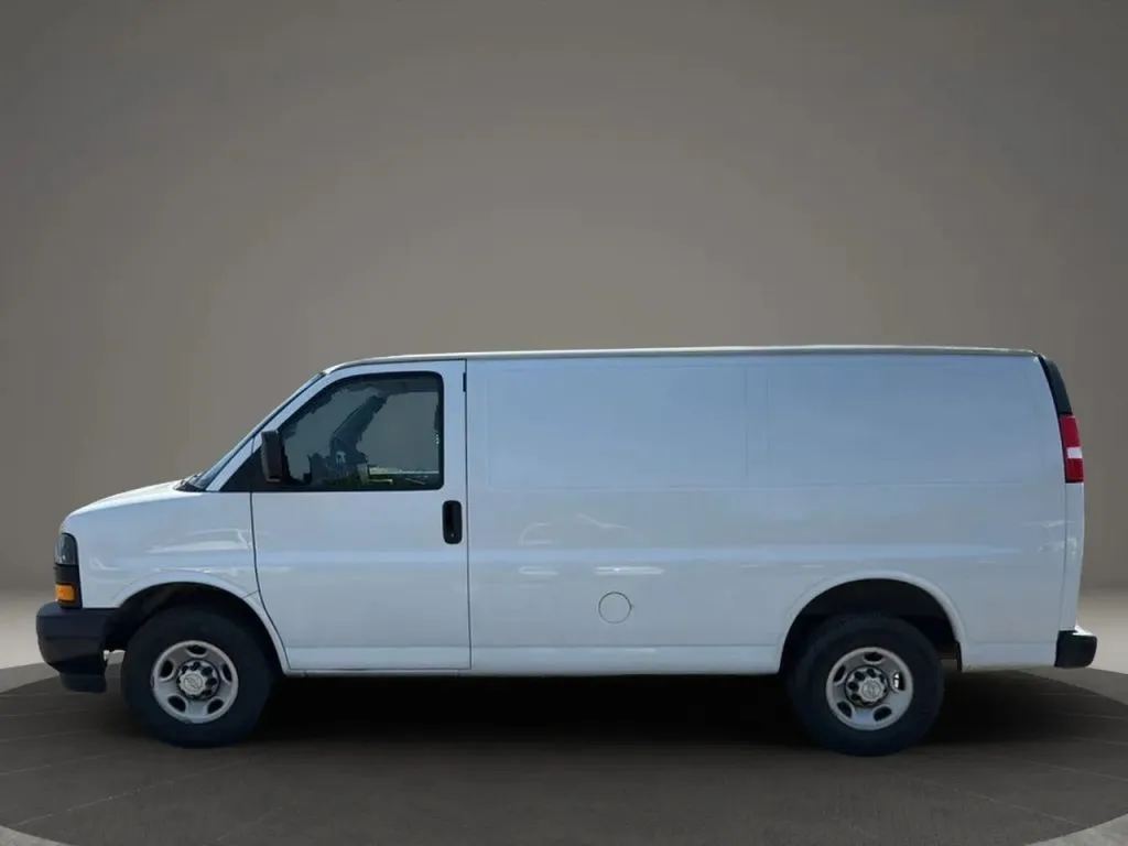 2021 Chevrolet Express 2500 Cargo Van photo 3