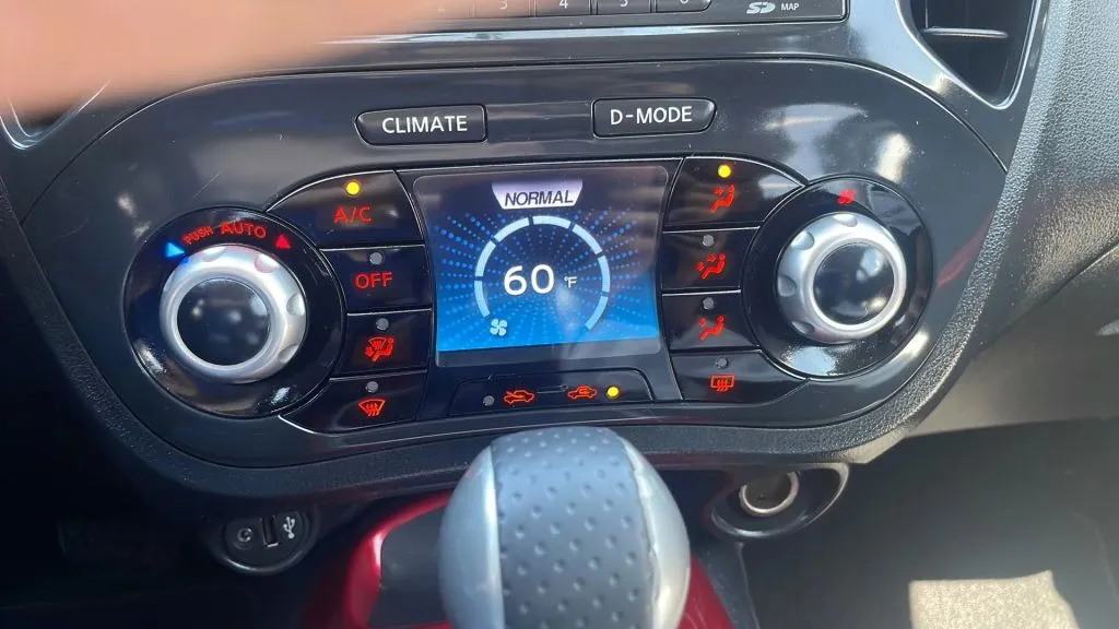 2012 Nissan Juke SV photo 8