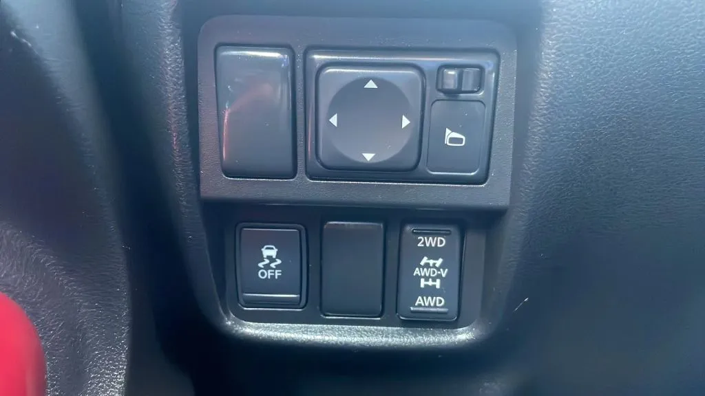 2012 Nissan Juke SV photo 32