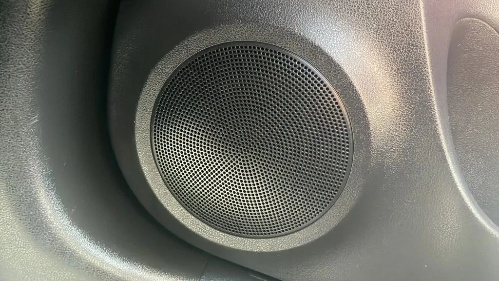 2012 Nissan Juke SV photo 31