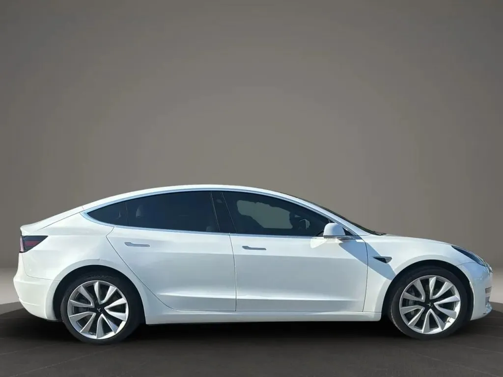 2020 Tesla Model 3 Standard Range Plus photo 27