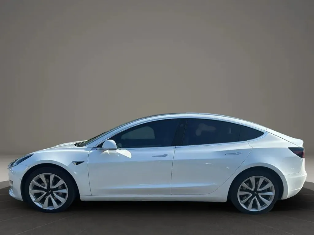 2020 Tesla Model 3 Standard Range Plus photo 16
