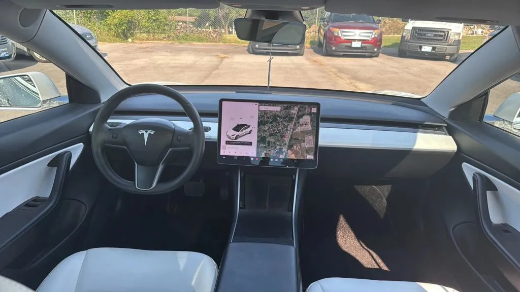 2020 Tesla Model 3 Standard Range Plus photo 35