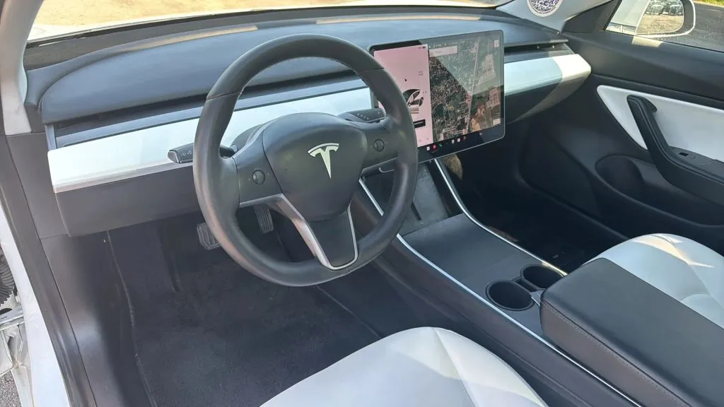 2020 Tesla Model 3 Standard Range Plus photo 20