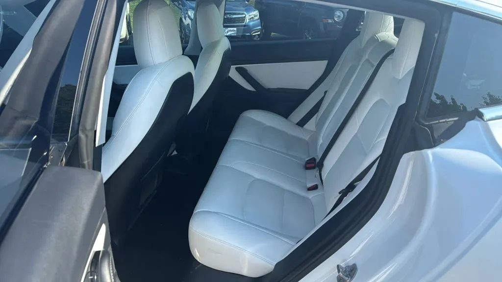 2020 Tesla Model 3 Standard Range Plus photo 17