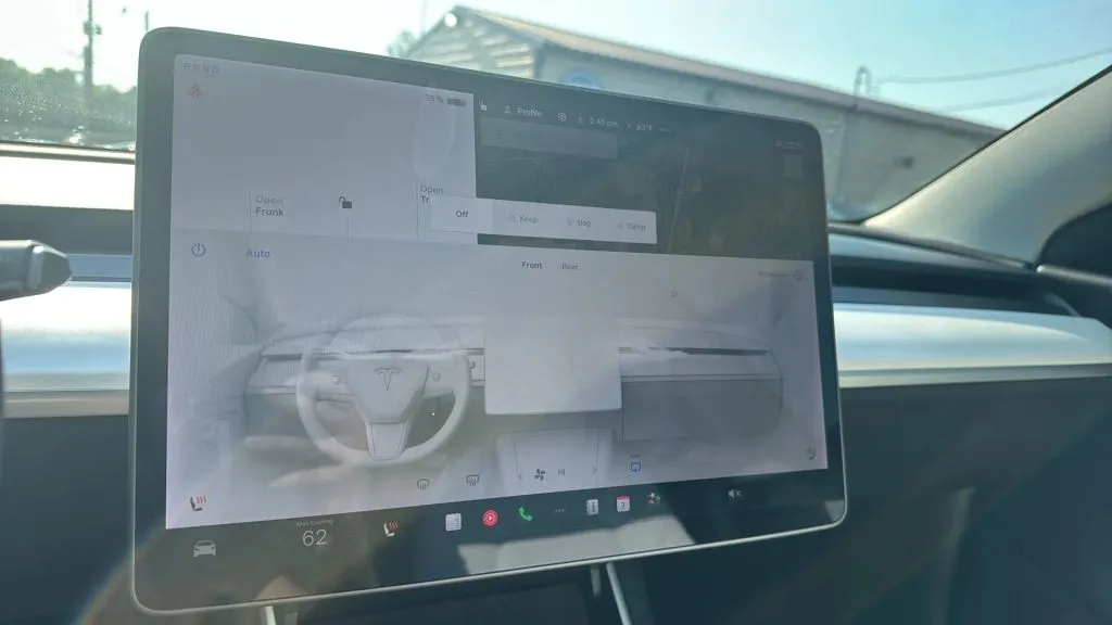2020 Tesla Model 3 Standard Range Plus photo 22