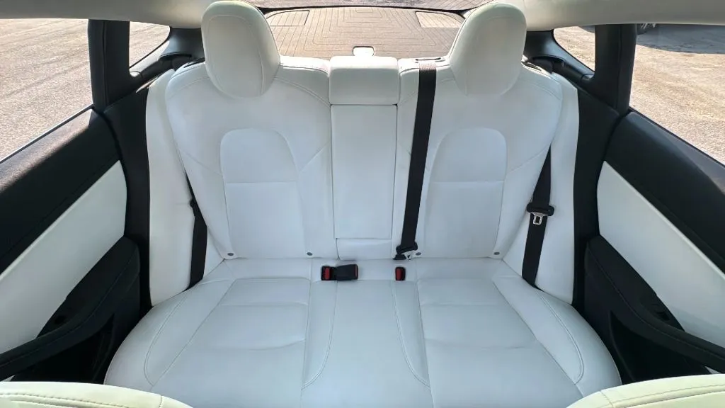 2020 Tesla Model 3 Standard Range Plus photo 9