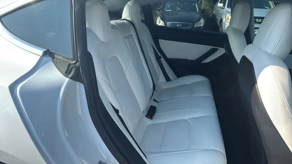 2020 Tesla Model 3 Standard Range Plus photo 29