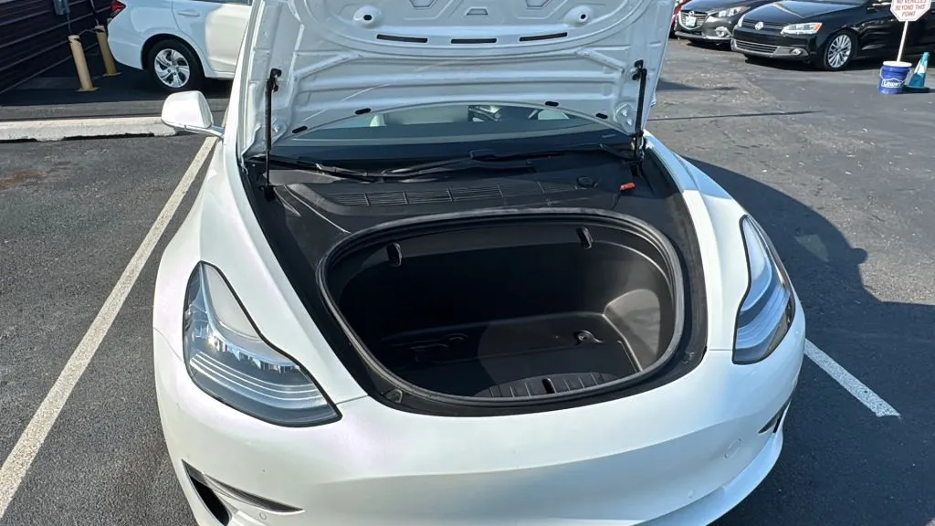2020 Tesla Model 3 Standard Range Plus photo 12