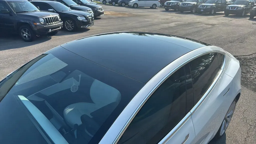 2020 Tesla Model 3 Standard Range Plus photo 30