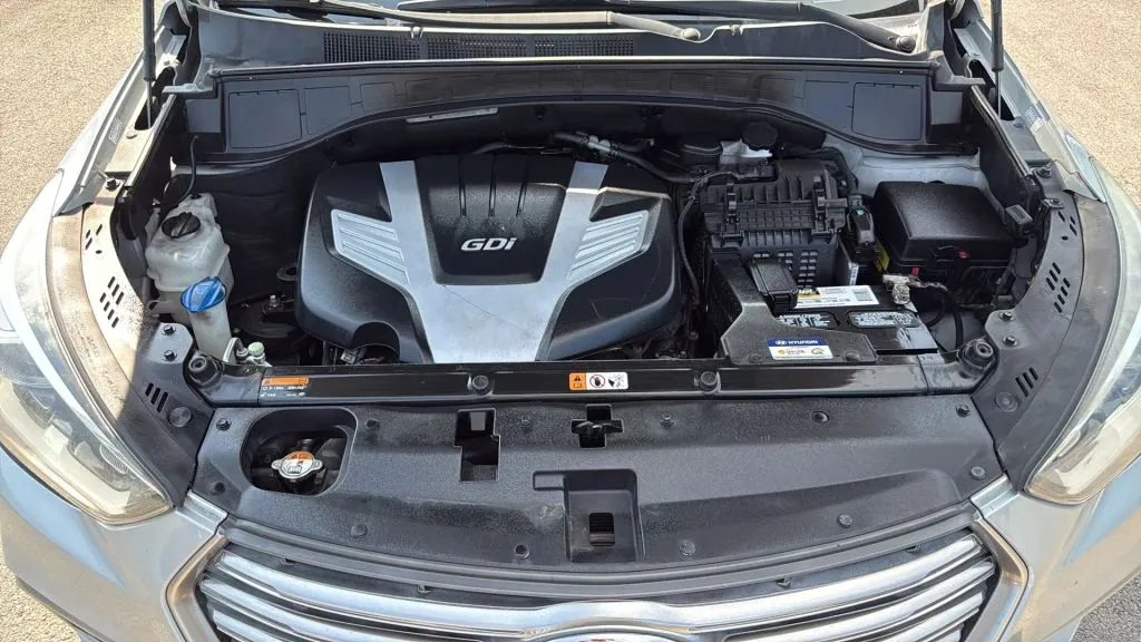 2017 Hyundai Santa Fe Limited Ultimate Sport photo 2