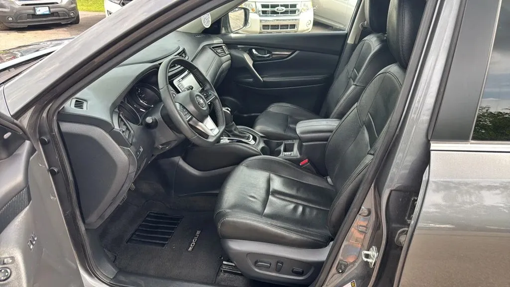 2020 Nissan Rogue SL photo 21