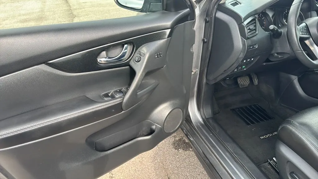2020 Nissan Rogue SL photo 22