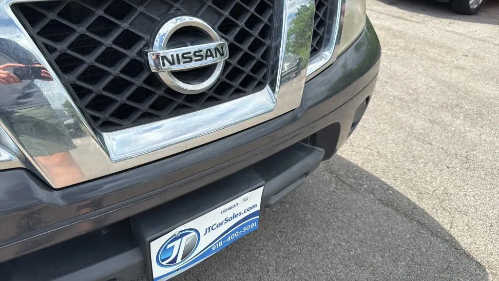 2012 Nissan Frontier Crew Cab SV photo 14