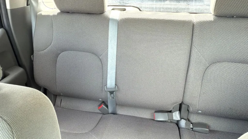 2012 Nissan Frontier Crew Cab SV photo 16