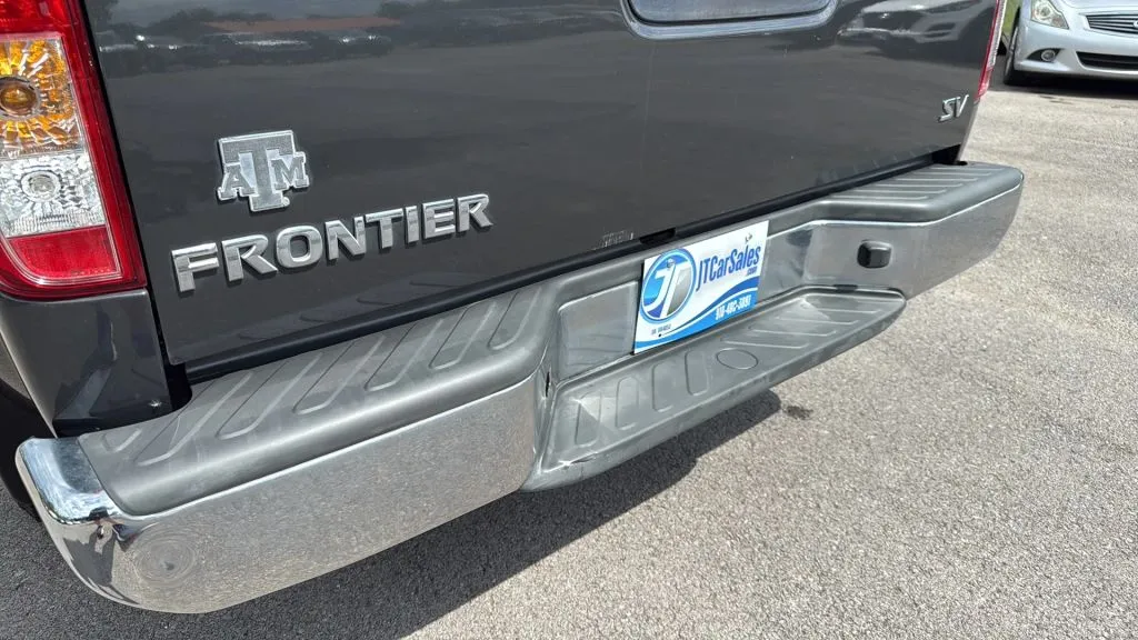 2012 Nissan Frontier Crew Cab SV photo 5