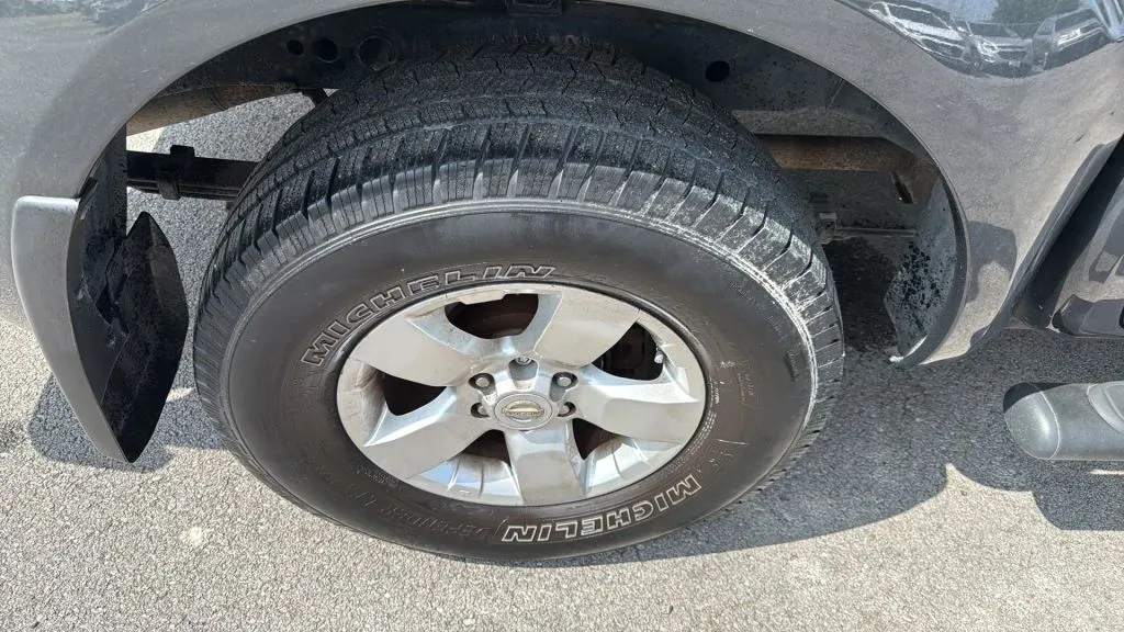2012 Nissan Frontier Crew Cab SV photo 6