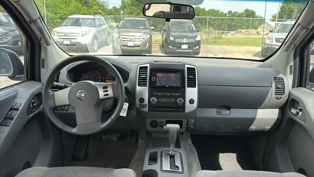 2012 Nissan Frontier Crew Cab SV photo 7