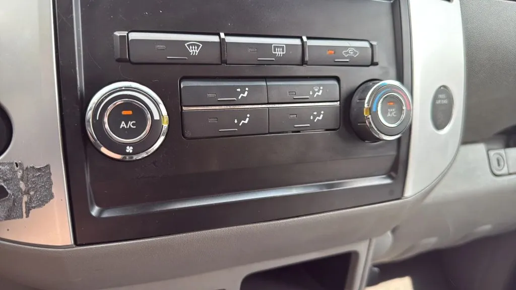 2012 Nissan Frontier Crew Cab SV photo 8