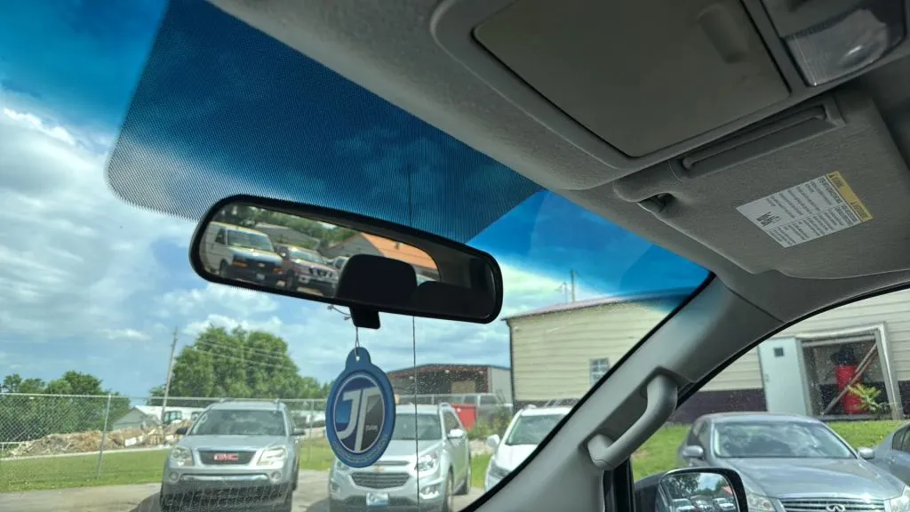 2012 Nissan Frontier Crew Cab SV photo 25