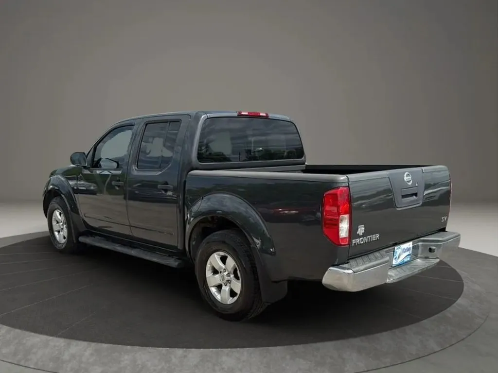 2012 Nissan Frontier Crew Cab SV photo 11