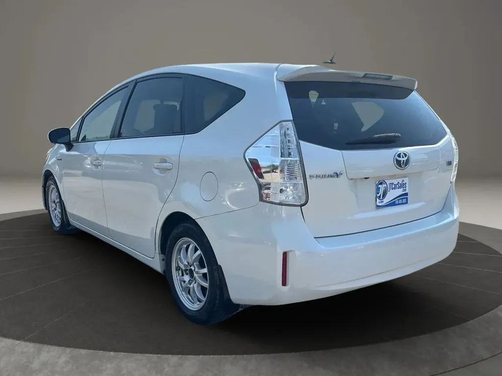 2012 Toyota Prius V Three photo 7