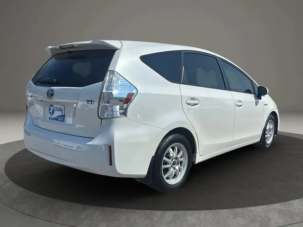 2012 Toyota Prius V Three photo 4