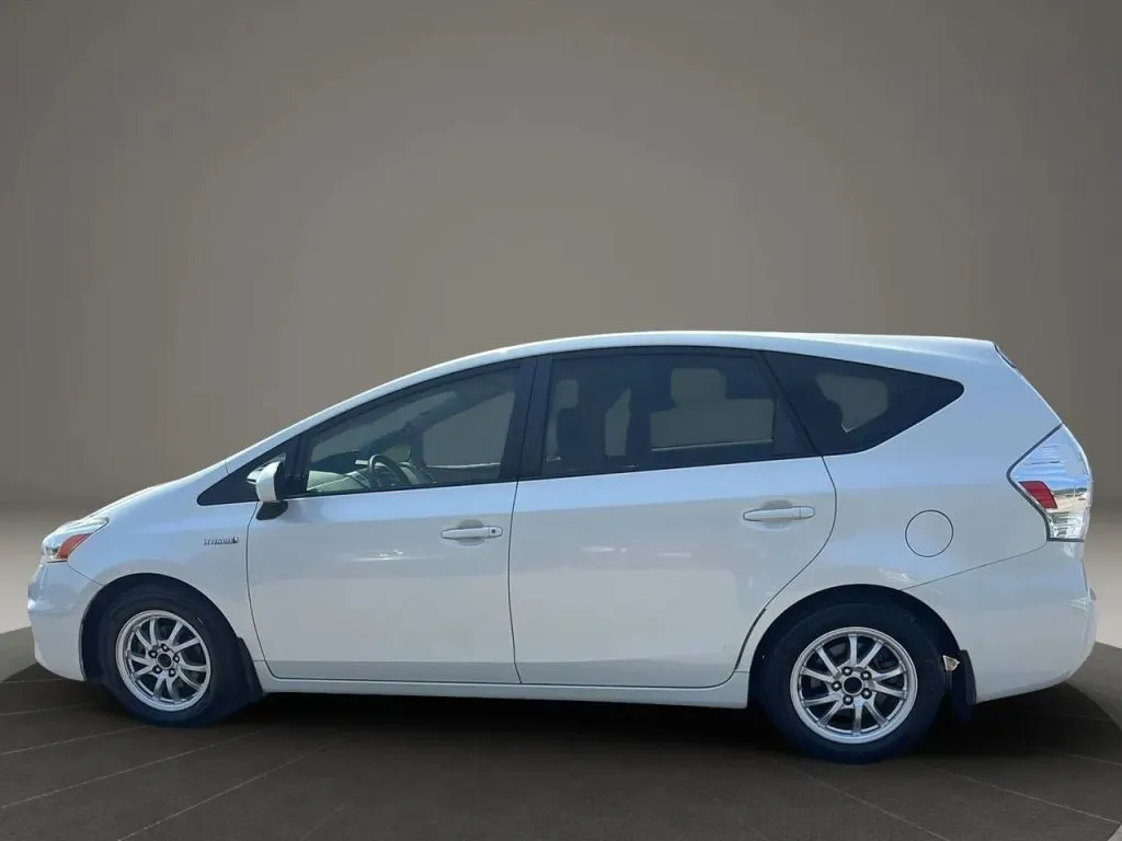 2012 Toyota Prius V Three photo 28