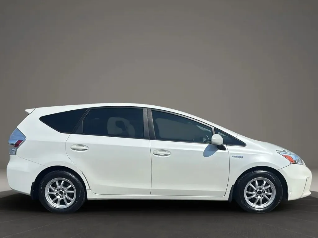 2012 Toyota Prius V Three photo 3