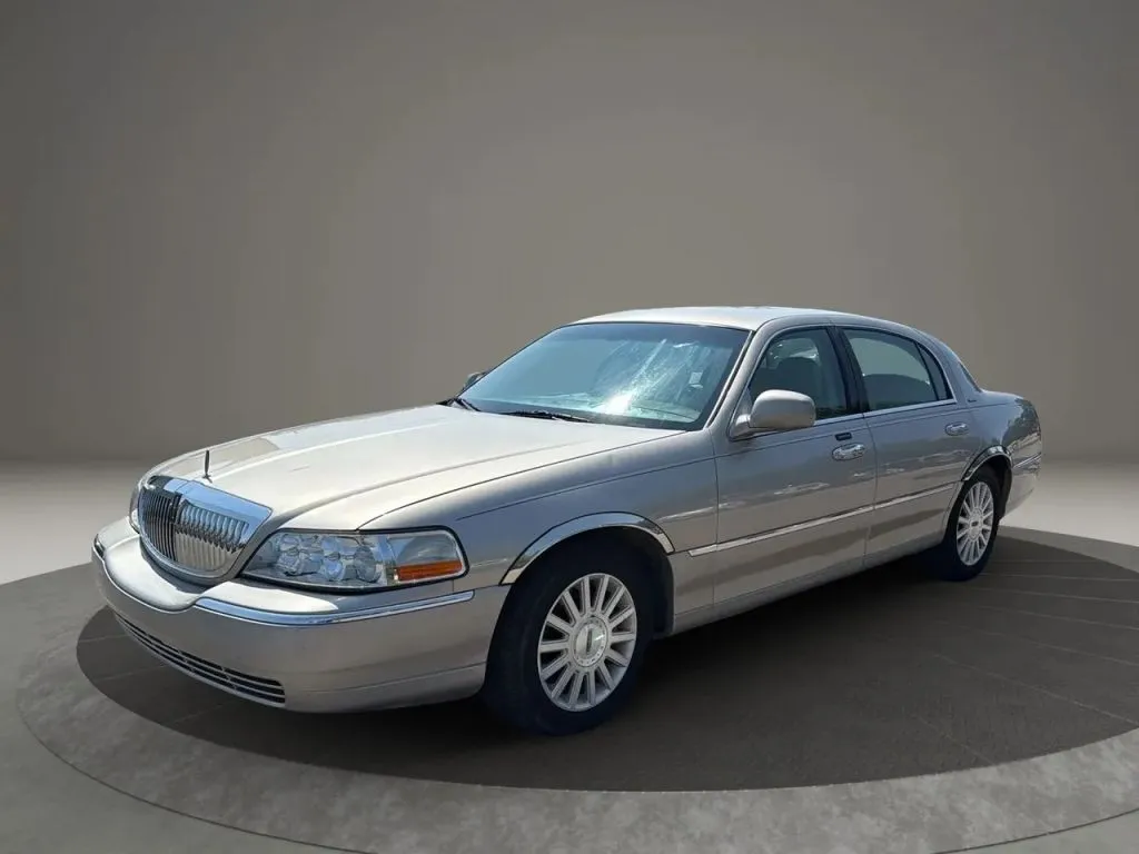 2003 Lincoln Town Car Signature photo 14