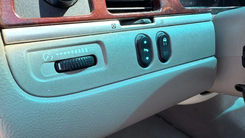 2003 Lincoln Town Car Signature photo 15